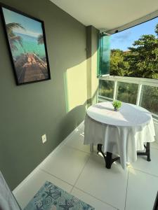 a white table in a room with a window at Flat a Beira Mar em Carapibus PB in Conde