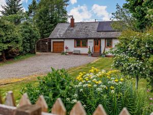 a house with a garden in front of it at 3 Bed in Aberfeldy 50619 in Dunkeld