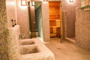 a bathroom with two sinks and a walk in shower at Hotel und Restaurant Nehrener Hof in Nehren