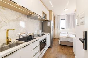 Η κουζίνα ή μικρή κουζίνα στο One House – Academia, Piscina e Coworking | Gonzaga Stays