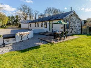 カムボーンにある2 Bed in Portreath FORGMの石造りの家
