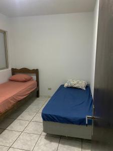 a bedroom with two beds in a room at Pousada Zona 7 in Maringá