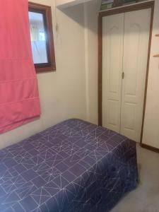Postel nebo postele na pokoji v ubytování Hostal Edificio Kuramochi