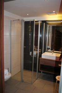Een badkamer bij Stadthotel Bernstein
