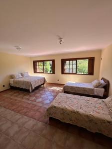 Ένα ή περισσότερα κρεβάτια σε δωμάτιο στο Chácara das Flores