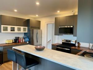 Kuchyň nebo kuchyňský kout v ubytování The Golden Sky Sanctuary at the Algonquin Residence