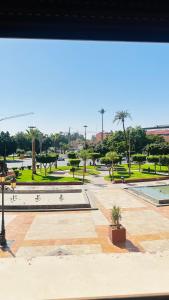 O grădină în afara Heart of Marrakech Chic & Central Gueliz Apartment - Free parking