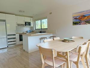 Η κουζίνα ή μικρή κουζίνα στο Beauna Vista Beach Retreat