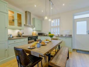 Kuchyň nebo kuchyňský kout v ubytování 3 Bed in Harrogate 90032