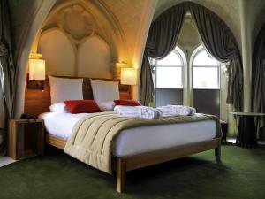 Katil atau katil-katil dalam bilik di Mercure Poitiers Centre +110 gambar