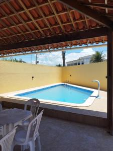 Bazén v ubytování Duplex com piscina e churrasqueira nebo v jeho okolí