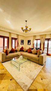 O zonă de relaxare la Heart of Marrakech Chic & Central Gueliz Apartment - Free parking