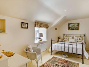 a bedroom with a bed and a table and a chair at 2 Bed in Wincle PK928 in Allgreave