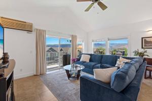 Χώρος καθιστικού στο Crescent Bay Condo 207 - Alice Lodging