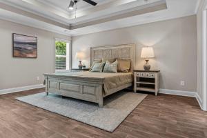 Ένα ή περισσότερα κρεβάτια σε δωμάτιο στο The 54th Cottage Close to Commerce Shopping