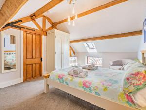 a bedroom with a bed and a wooden ceiling at 2 bed in Hunmanby 52376 in Hunmanby