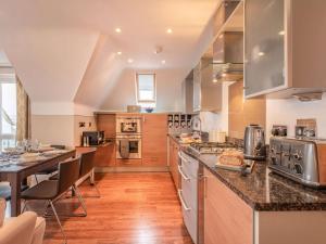 Una cocina o cocineta en 3 Bed in Swanage 83794