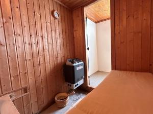 Televisyen dan/atau pusat hiburan di 1 Bed in Bude 89791