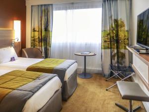 Μια τηλεόραση ή/και κέντρο ψυχαγωγίας στο Hôtel Mercure Mâcon Bord de Saône