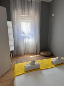 a bedroom with a bed with yellow sheets and a window at Casinha de Galveias in Galveias +52 photos