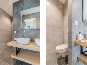 Dos imágenes de un baño con lavabo e inodoro. en Modern bungalow in Baarle-Nassau with pond view, en Schaluinen 18 fotos más
