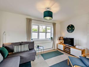 a living room with a couch and a tv at 1 bed property in Harrogate North Yorkshire HH097 in Harrogate