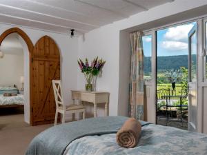 Ένα ή περισσότερα κρεβάτια σε δωμάτιο στο 2 Bed in Talybont-on-Usk BN102