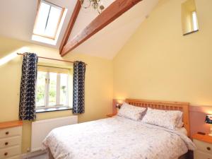 Katil atau katil-katil dalam bilik di 1 Bed in Padstow 75736