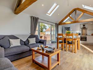 Köök või kööginurk majutusasutuses 2 Bed in Winterton on Sea 29236