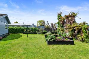 Zahrada ubytování Hannahs Bay Haven - Rotorua Holiday Home + 13 fotografií