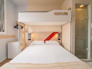 a large white bed in a small room at ibis budget Sao Paulo Paulista in Sao Paulo