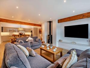 a living room with two couches and a flat screen tv at 3 Bed in Tollerton 93898 in Tollerton