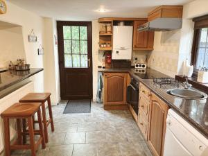 Η κουζίνα ή μικρή κουζίνα στο 2 Bed in Bude DBANK +15 φωτογραφίες