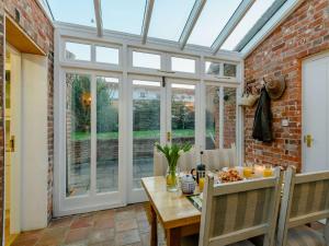 Siseõu või muu väliala majutusasutuses 1 Bed in Holt 90931