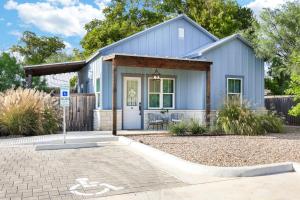 Το κτήριο όπου στεγάζεται  η παραθεριστική κατοικία