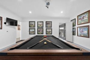 - un billard au milieu d'une pièce dans l'établissement The Ace Escape - Yarrawonga, à Yarrawonga