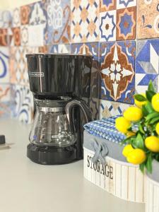 a blender sitting on a counter next to a tile wall at Casa Blu - Vacation home in Chitre in Chitré
