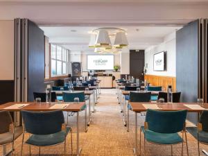 Khu vực ghế ngồi tại l'Echiquier Opéra Hotel Paris - MGallery Collection