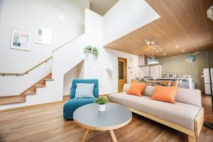 Posezení v ubytování Oneness House Itoshima 糸島志摩