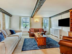 Posezení v ubytování 5 Bed in Watchet 95371