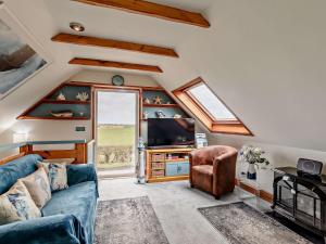 a living room with a couch and a tv at 2 Bed in Boulmer 91486 in Boulmer