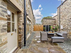 a patio with a table and chairs and a door at 2 Bed in Leyburn 93162 in Leyburn