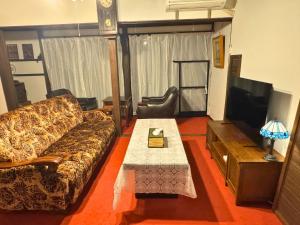 TV a/nebo společenská místnost v ubytování KANAZAWA Retro House NEKO-NOMA