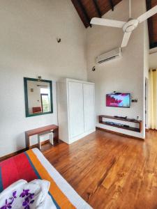 Μια τηλεόραση ή/και κέντρο ψυχαγωγίας στο Zen Koggala by Sugar Coliving