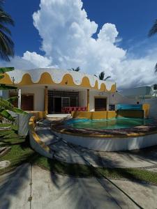 Bazén v ubytování Casa matanchen privada a pie de playa nebo v jeho okolí