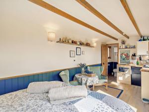 Ruang duduk di 1 Bed in Cheltenham 95422