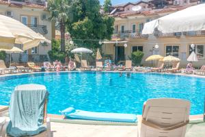 Bazén v ubytování Metin Hotel nebo v jeho okolí