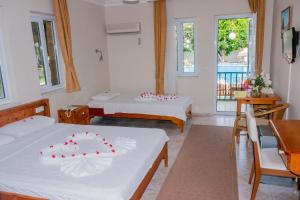 Postel nebo postele na pokoji v ubytování Metin Hotel