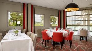 Restaurant o un lloc per menjar a Kyriad Prestige Beaune le Panorama