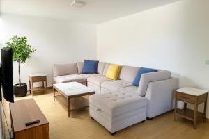 a living room with a couch and a table at Depamor in Morelia